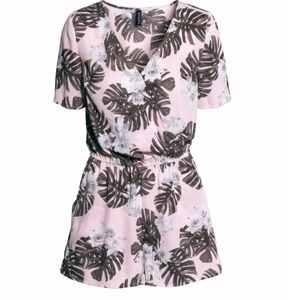🌿H&M Tropical Palm Print Pink Romper🌿